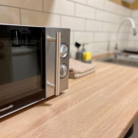 Terracotta Apartment - Zentral, Parken, Netflix, Kontaktloses Einchecken, Kingsize-Bett Wuppertal Bagian luar foto