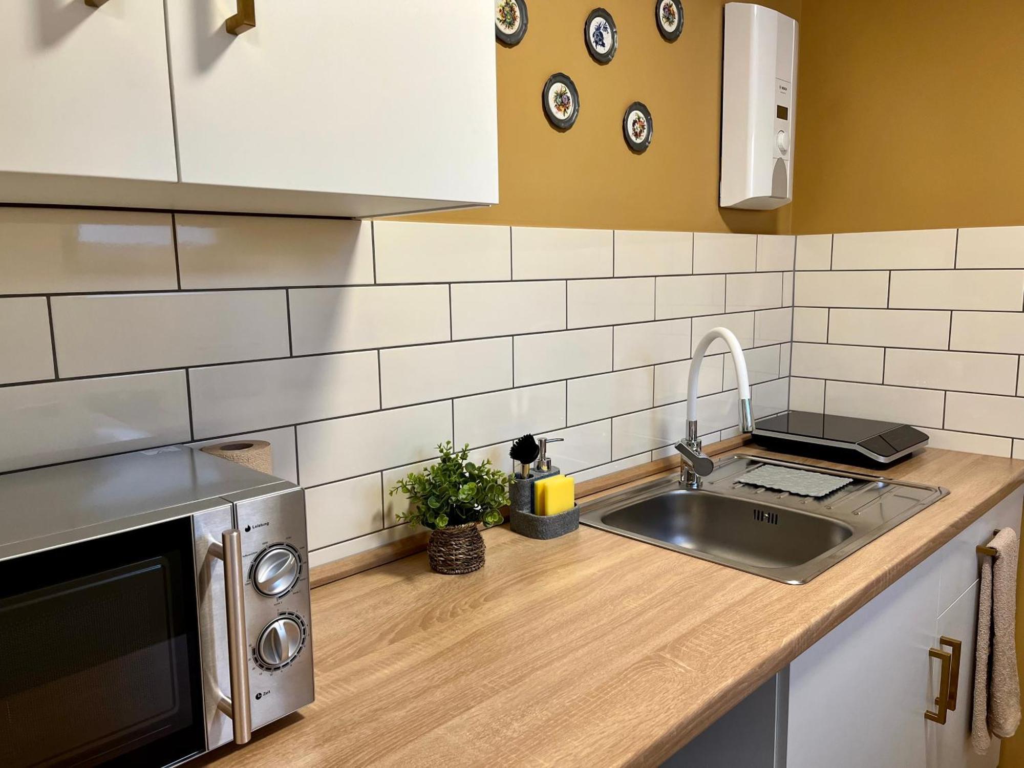 Terracotta Apartment - Zentral, Parken, Netflix, Kontaktloses Einchecken, Kingsize-Bett Wuppertal Bagian luar foto