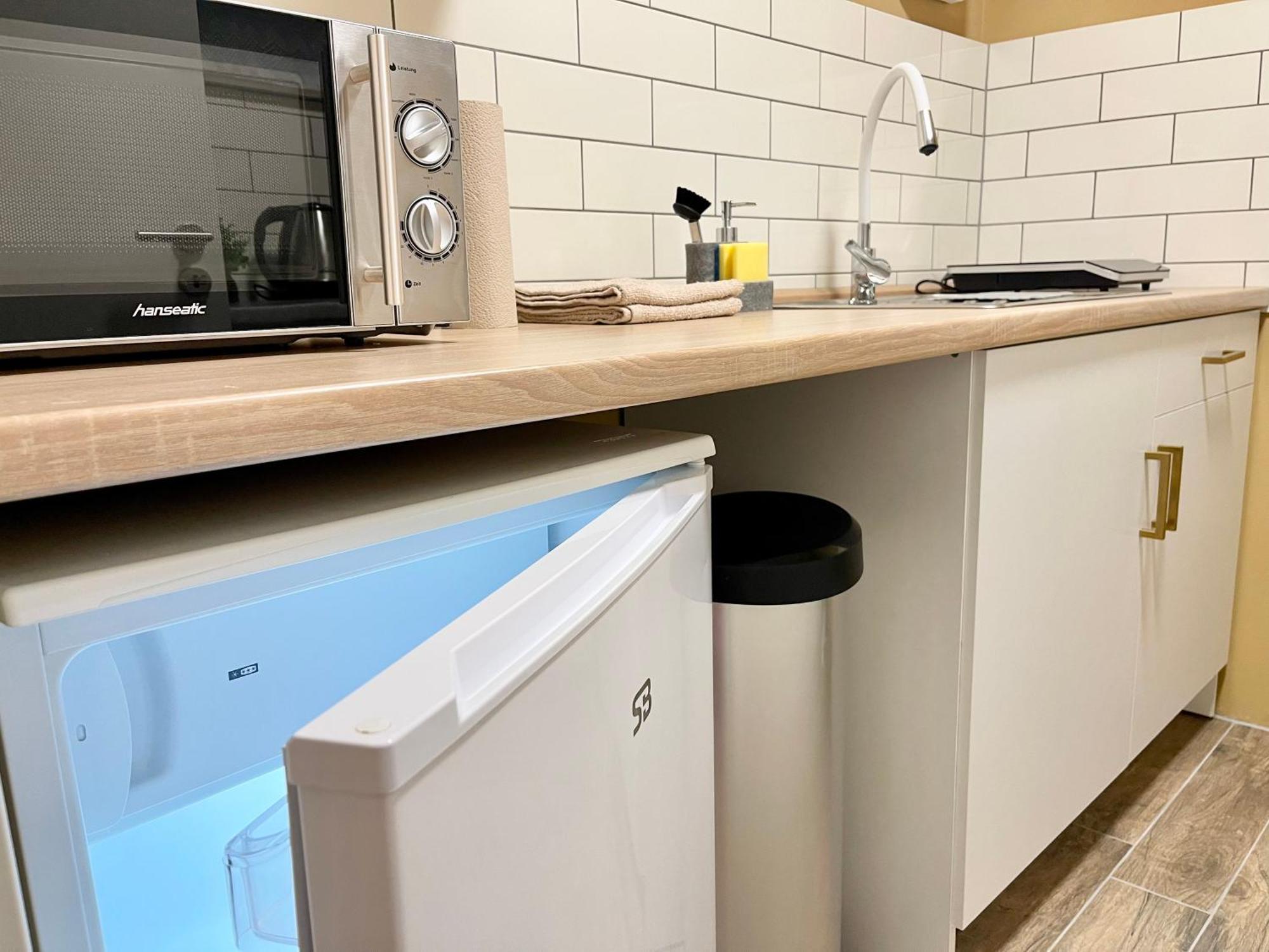 Terracotta Apartment - Zentral, Parken, Netflix, Kontaktloses Einchecken, Kingsize-Bett Wuppertal Bagian luar foto
