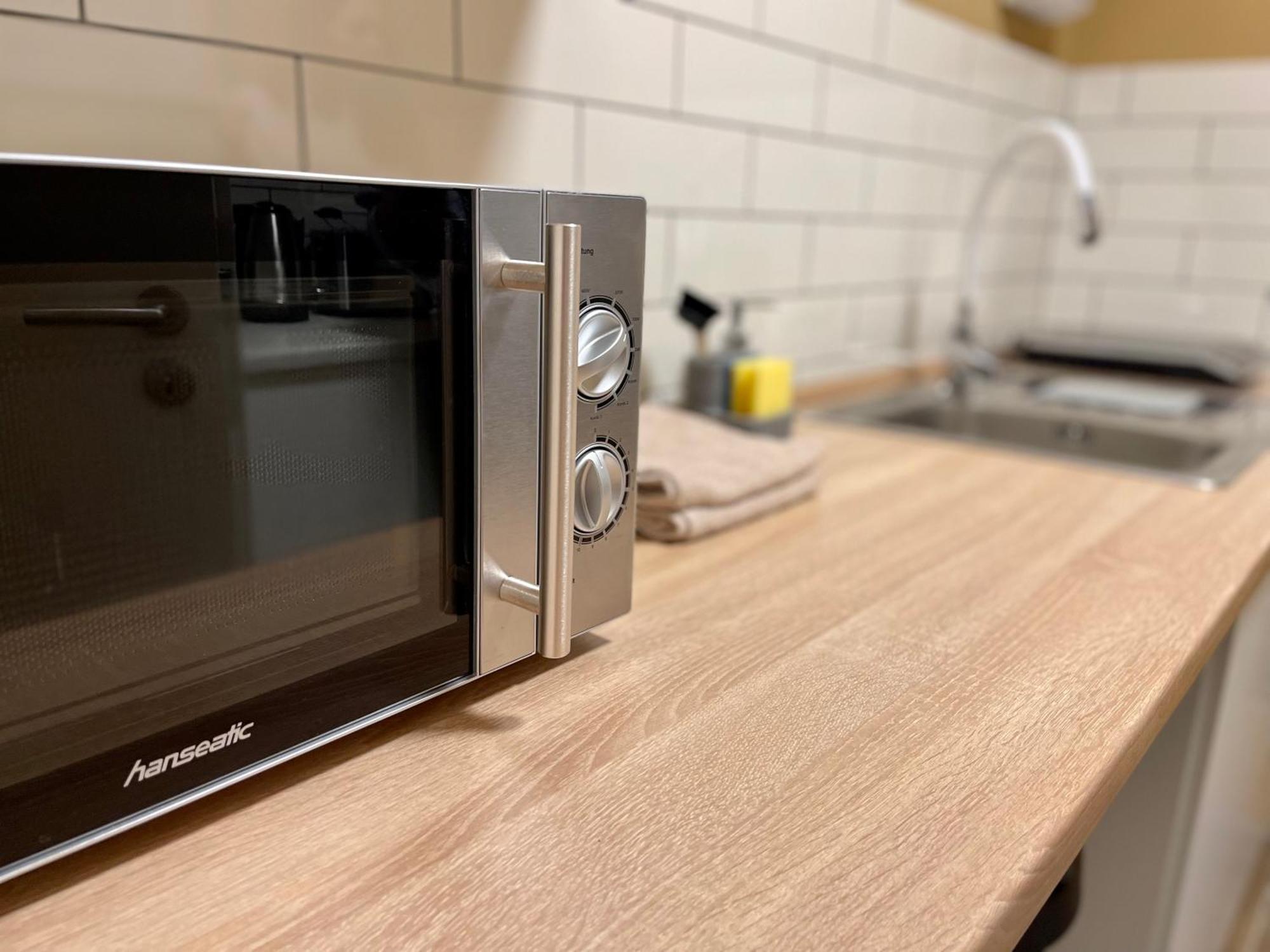 Terracotta Apartment - Zentral, Parken, Netflix, Kontaktloses Einchecken, Kingsize-Bett Wuppertal Bagian luar foto
