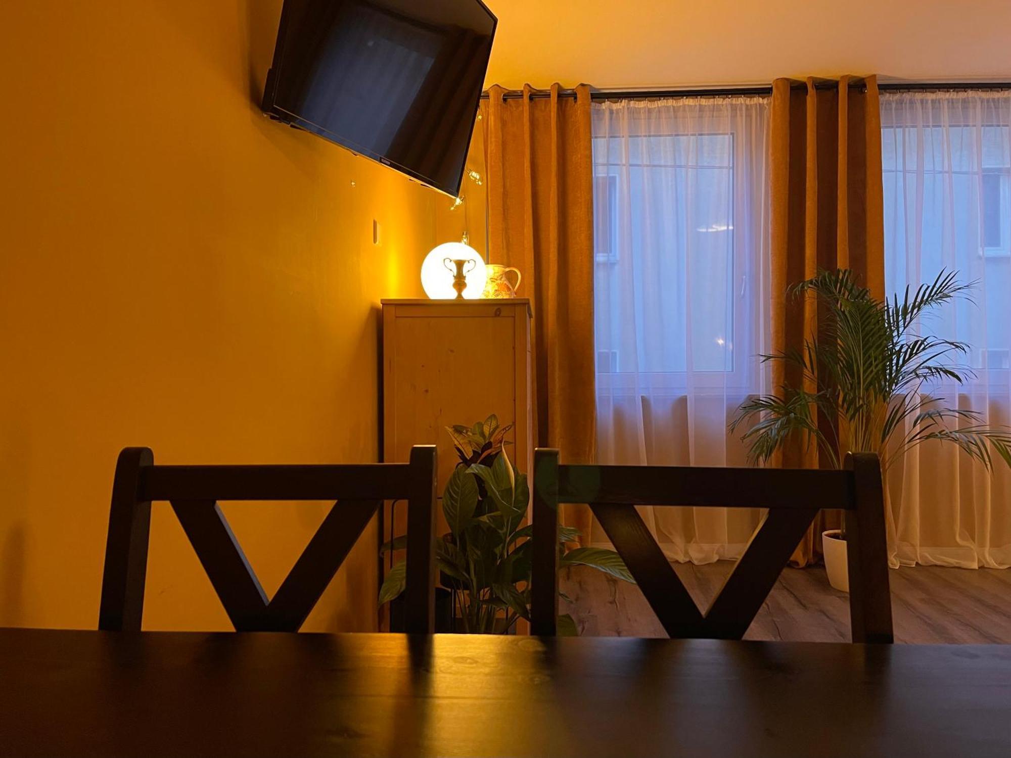 Terracotta Apartment - Zentral, Parken, Netflix, Kontaktloses Einchecken, Kingsize-Bett Wuppertal Bagian luar foto