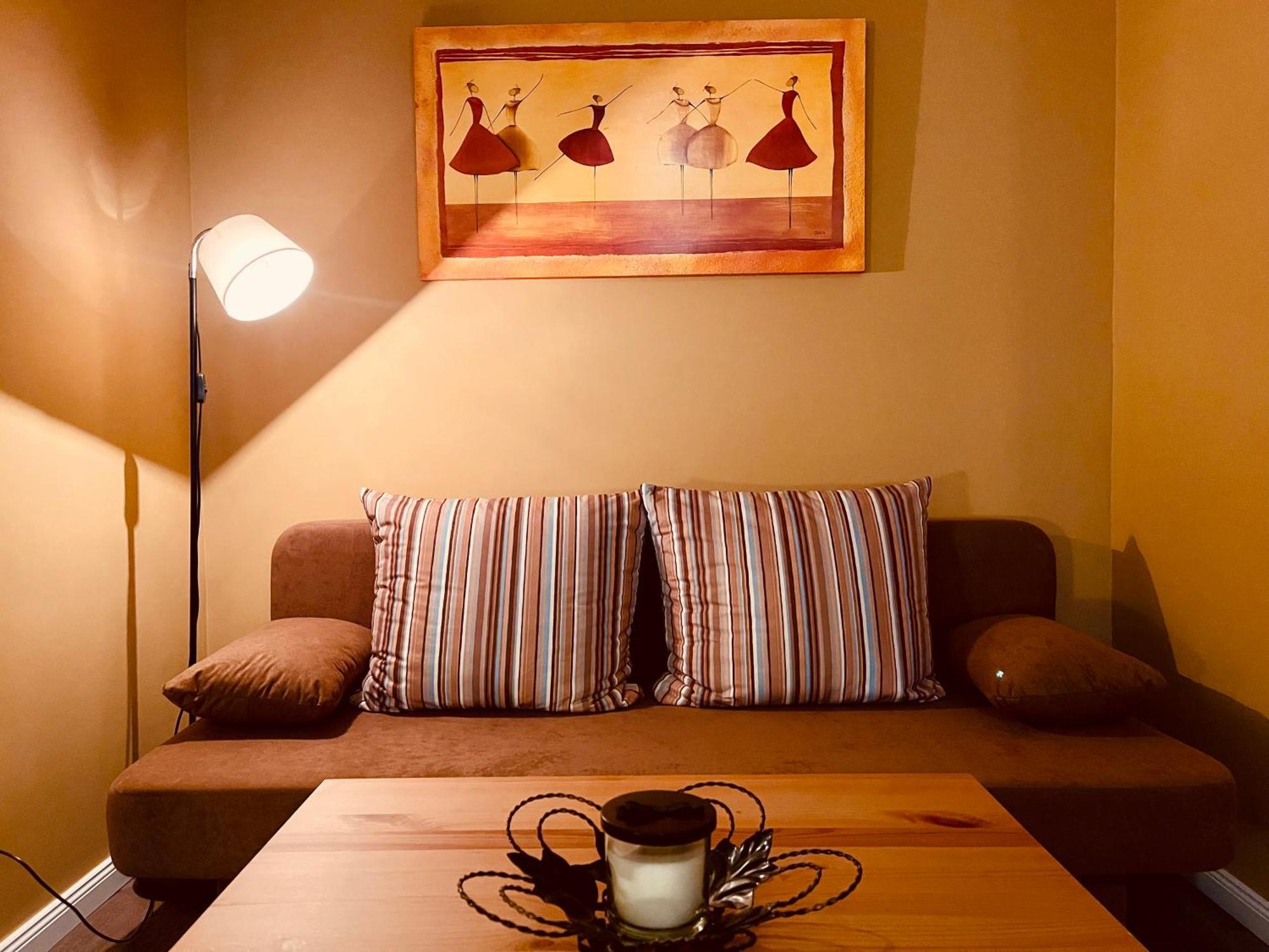 Terracotta Apartment - Zentral, Parken, Netflix, Kontaktloses Einchecken, Kingsize-Bett Wuppertal Bagian luar foto
